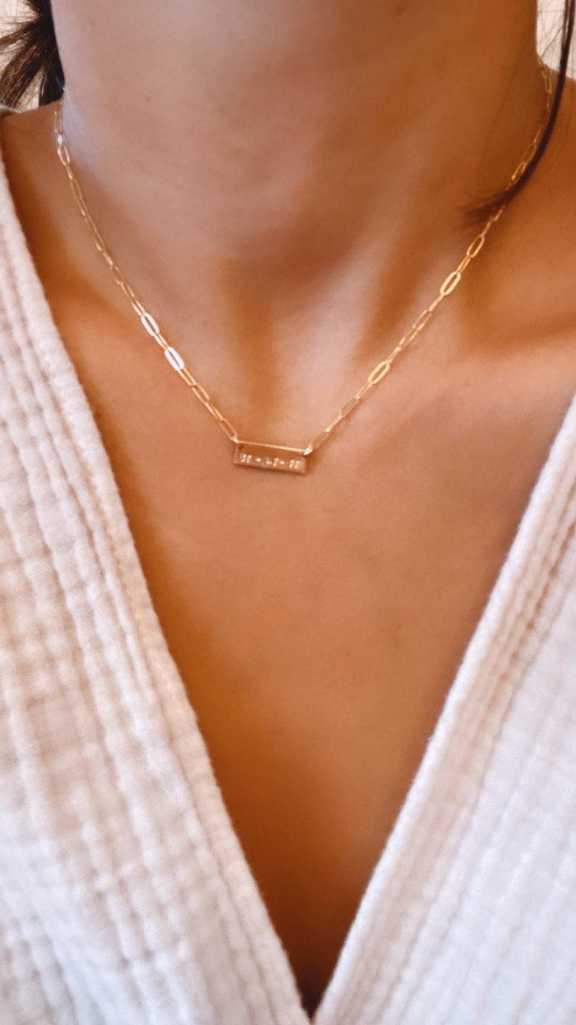 The Moment NECKLACE bar