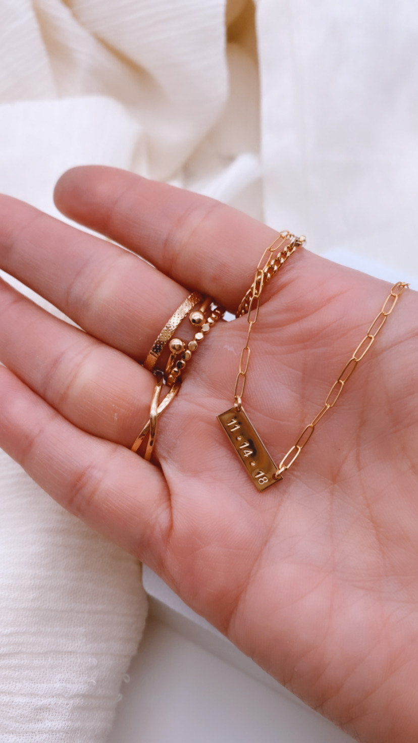 The Moment NECKLACE bar