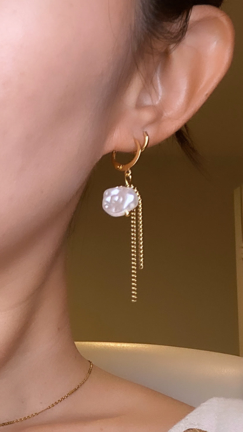 Flat Pearl with Chain HOOPS