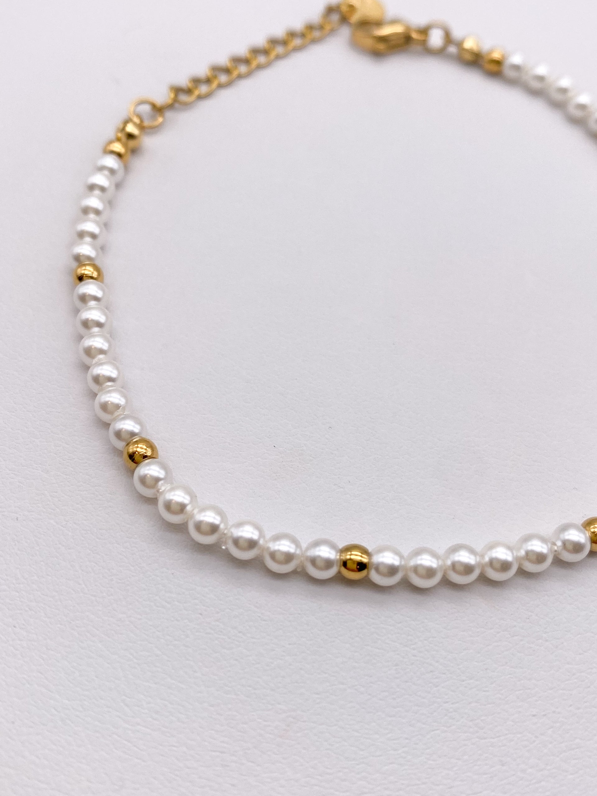 White Pearl like Beads BRACELET
