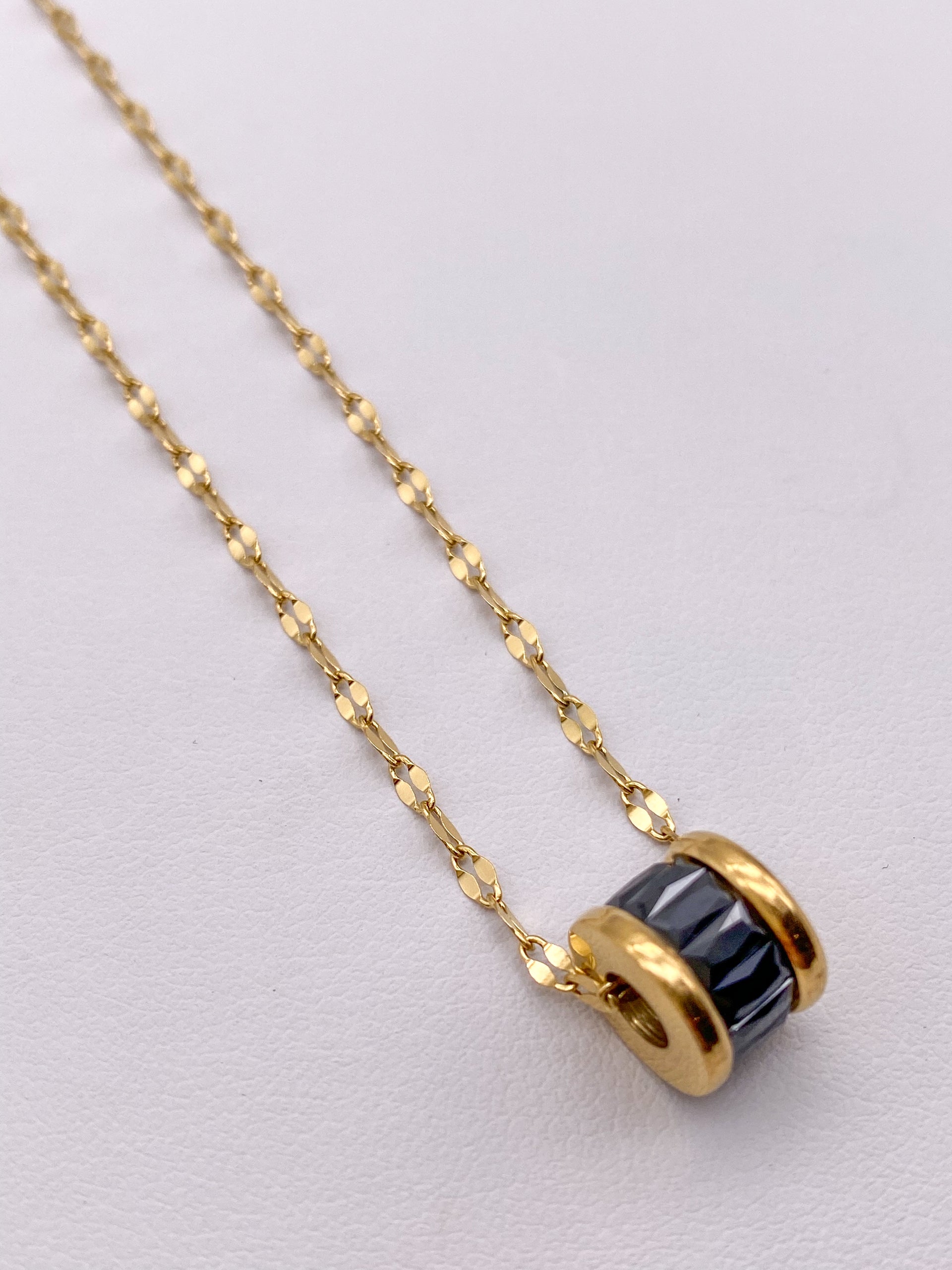 Black Gem Spacer bead with Lip Chain NECKLACE