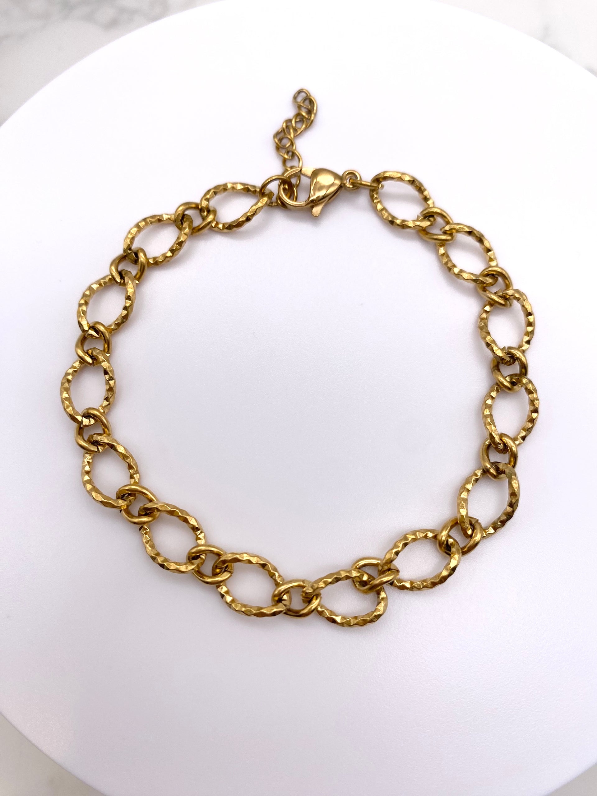 Oval Curved Hammered Bracelet - 18k