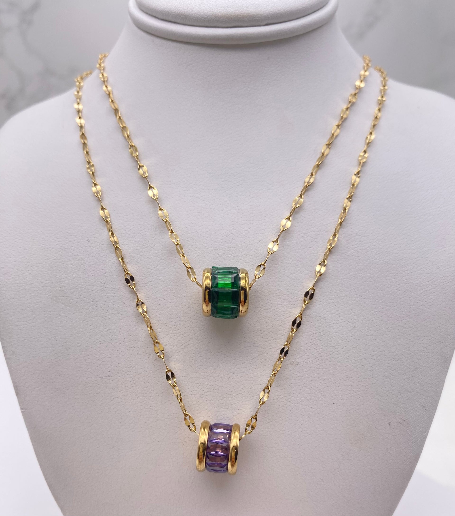 Color Spacer bead with Lip Chain NECKLACE