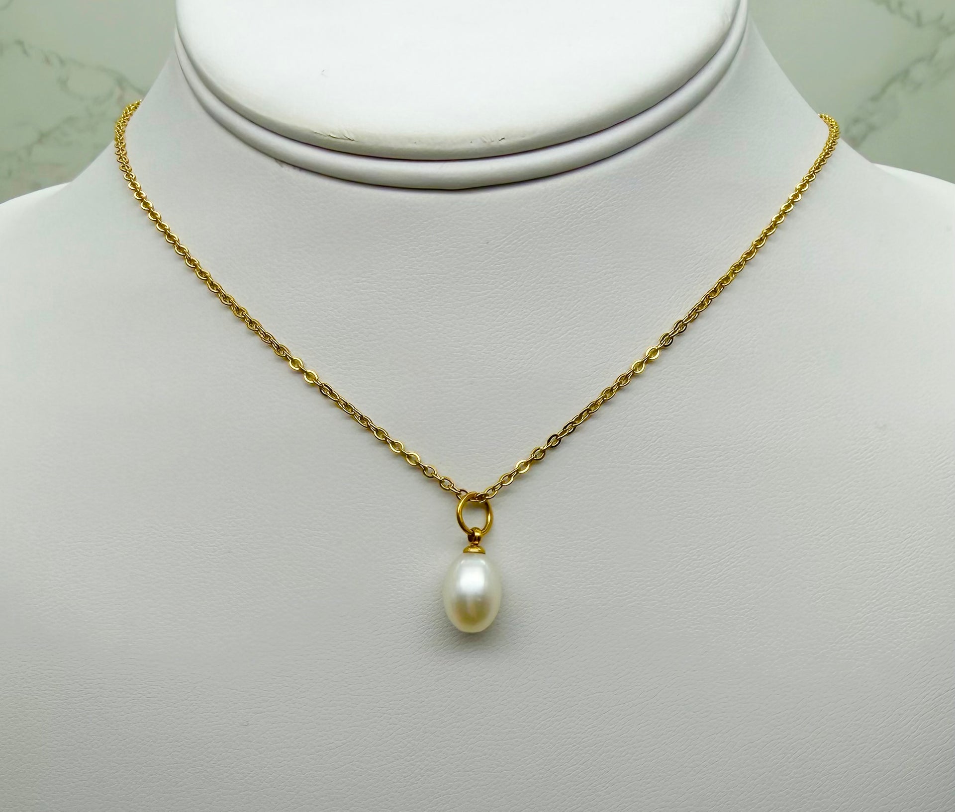 Fresh Water Pearl Charm 18K