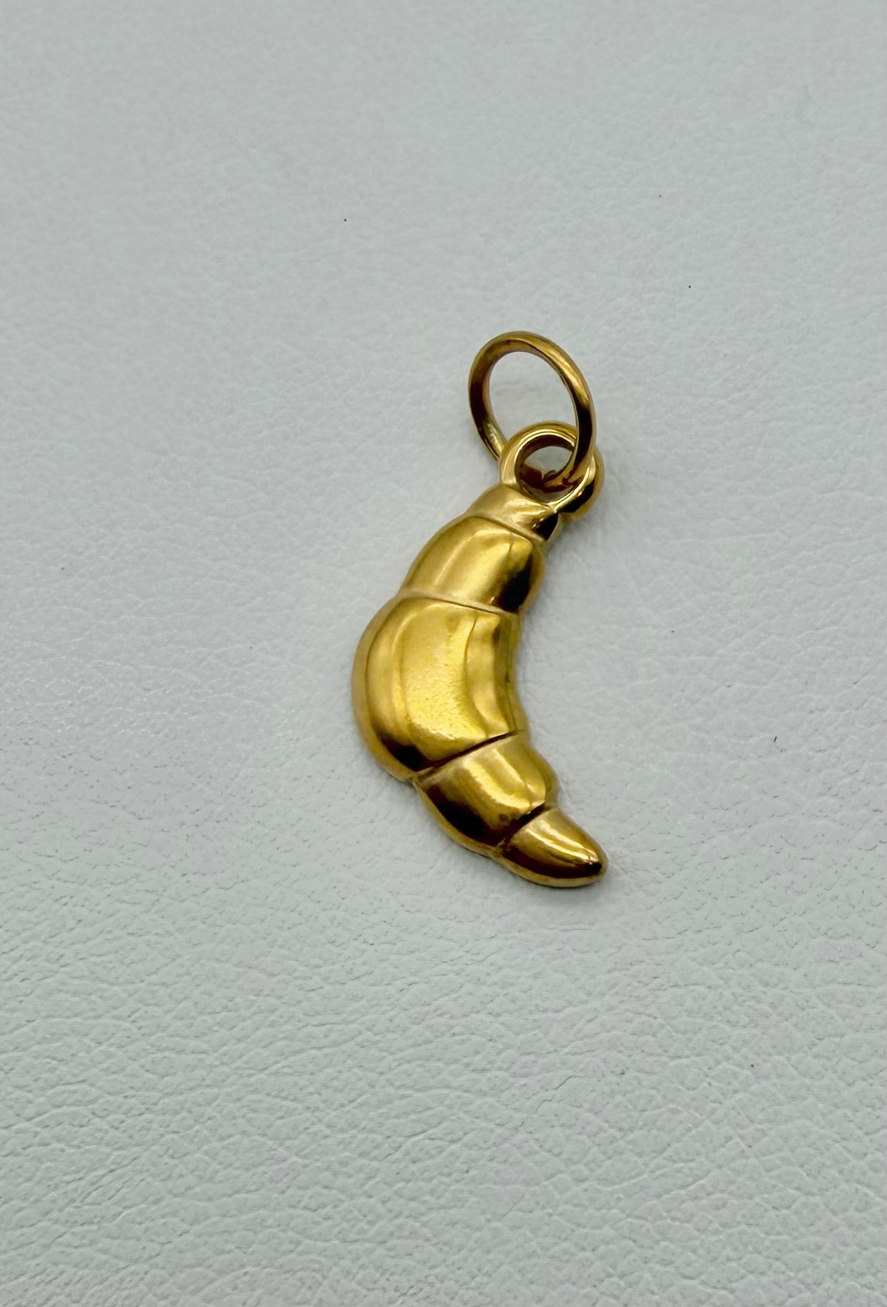 Croissant Charm - 18K