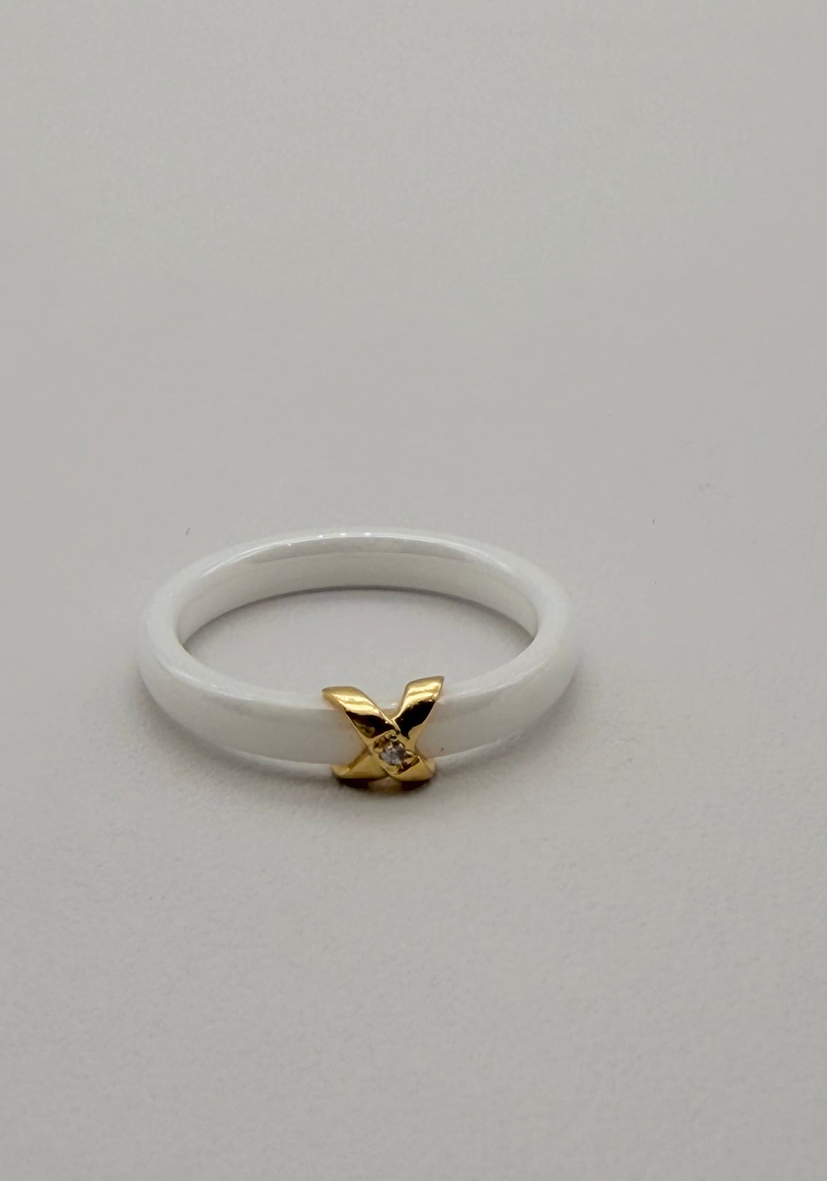 Ceramic Ring Criss Cross