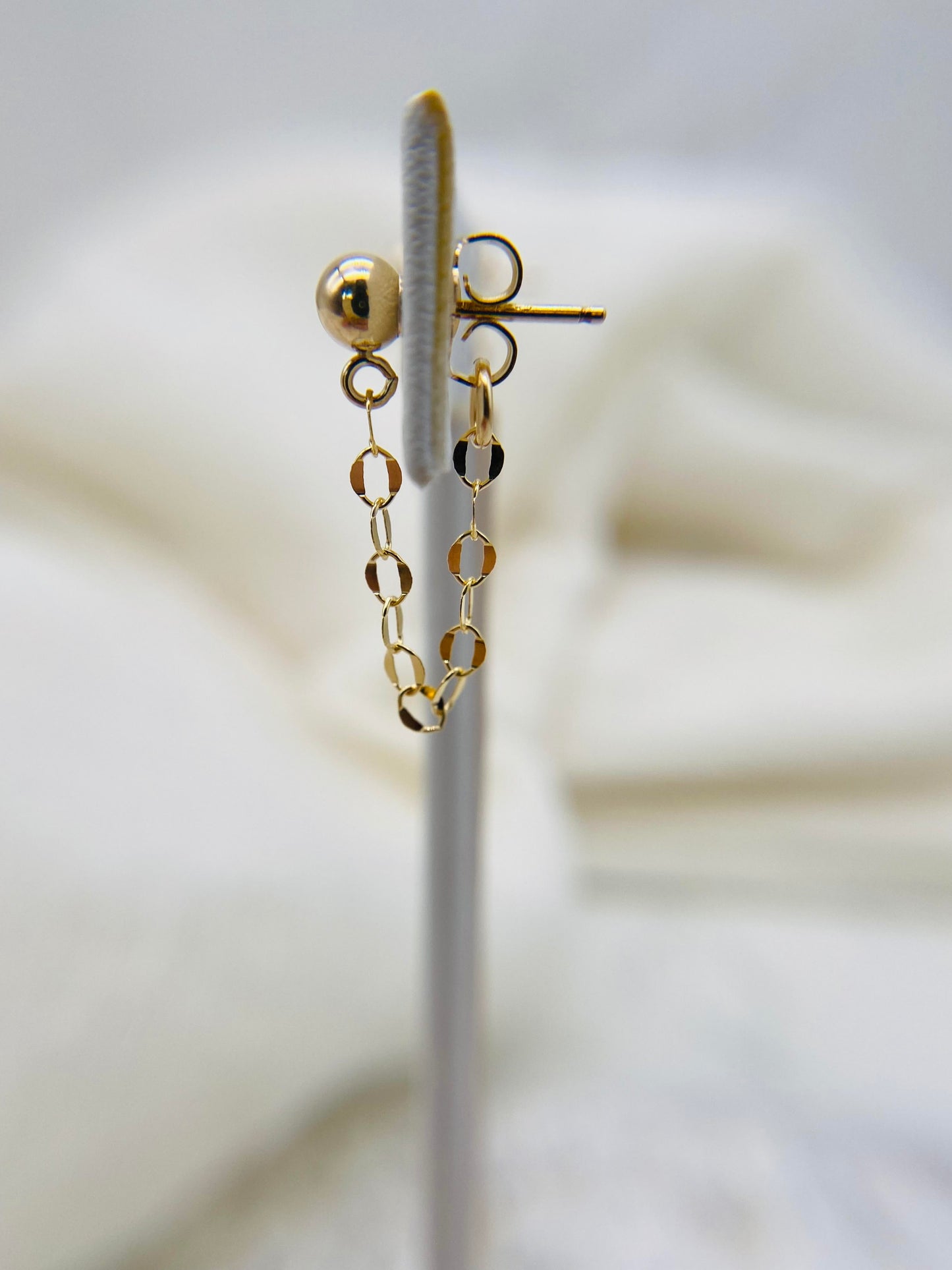 4MM Stud with Shiny Chain